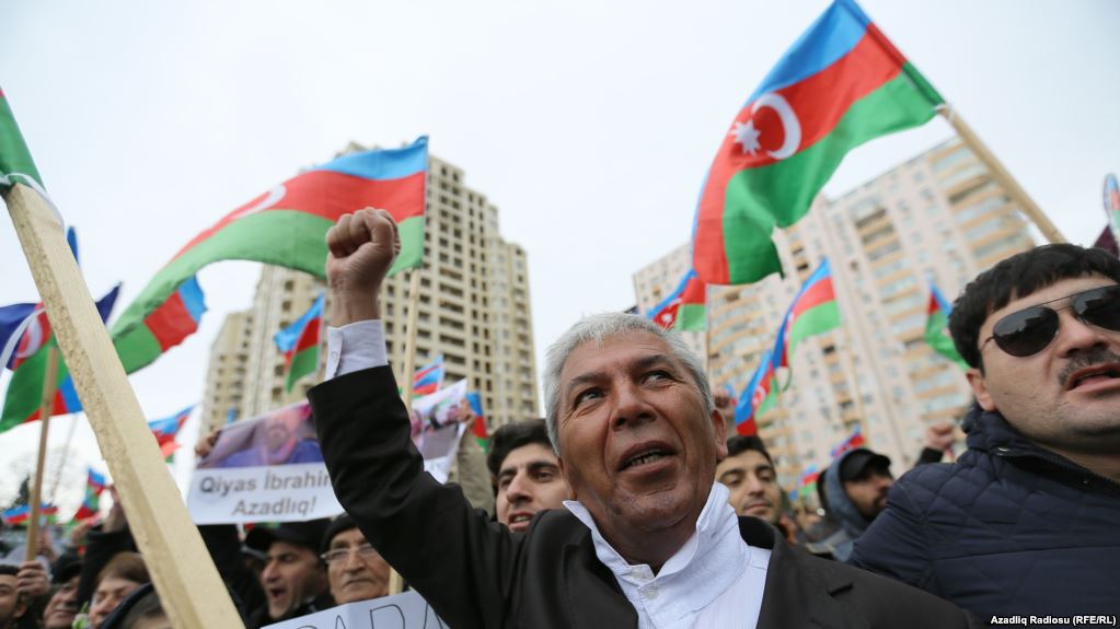 Обреченность и безнадежность - главные мотивирующие факторы протестов в Азербайджане