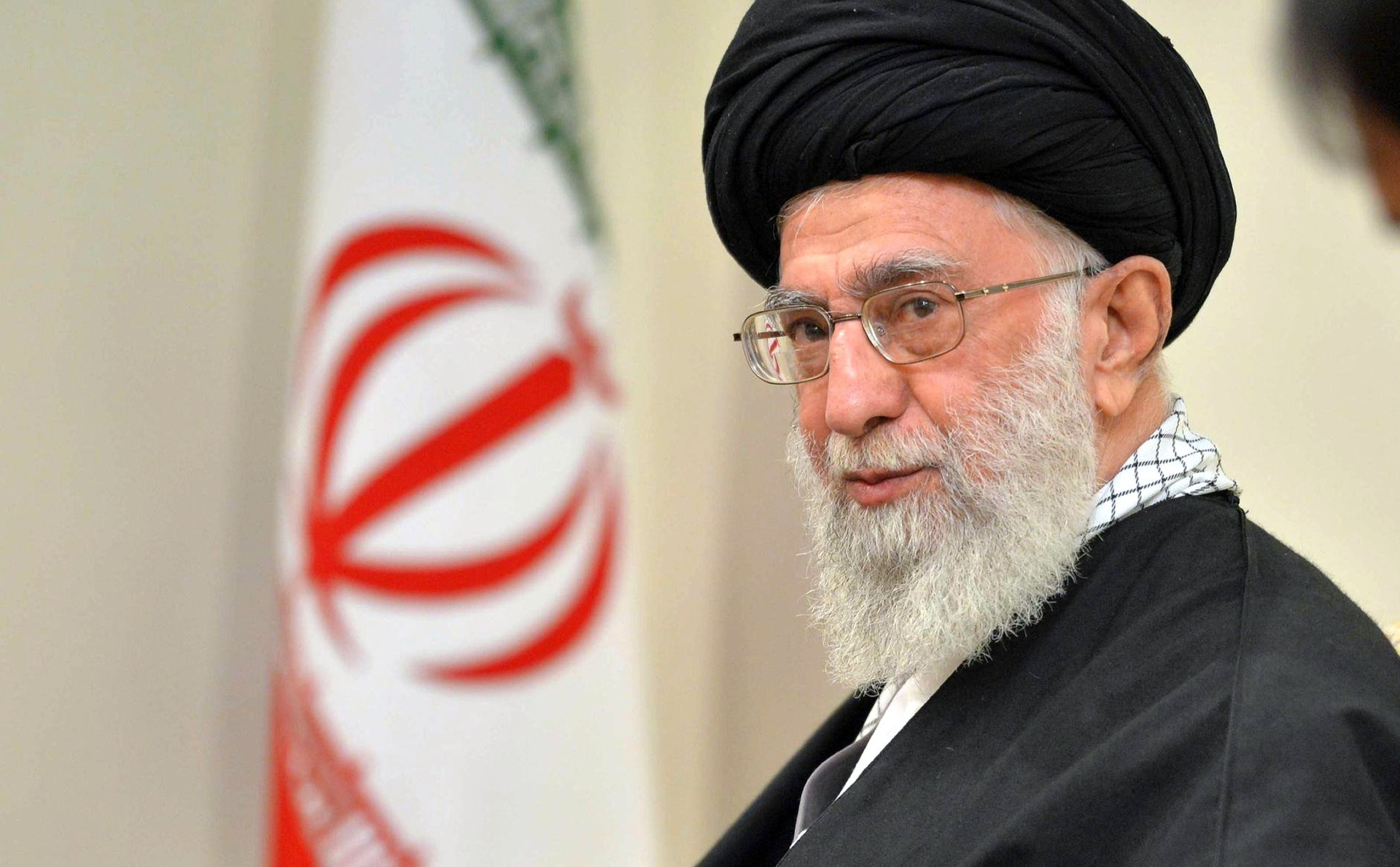 Хаменеи: конфликт вокруг Украины связан с политикой США по созданию кризисов в мире