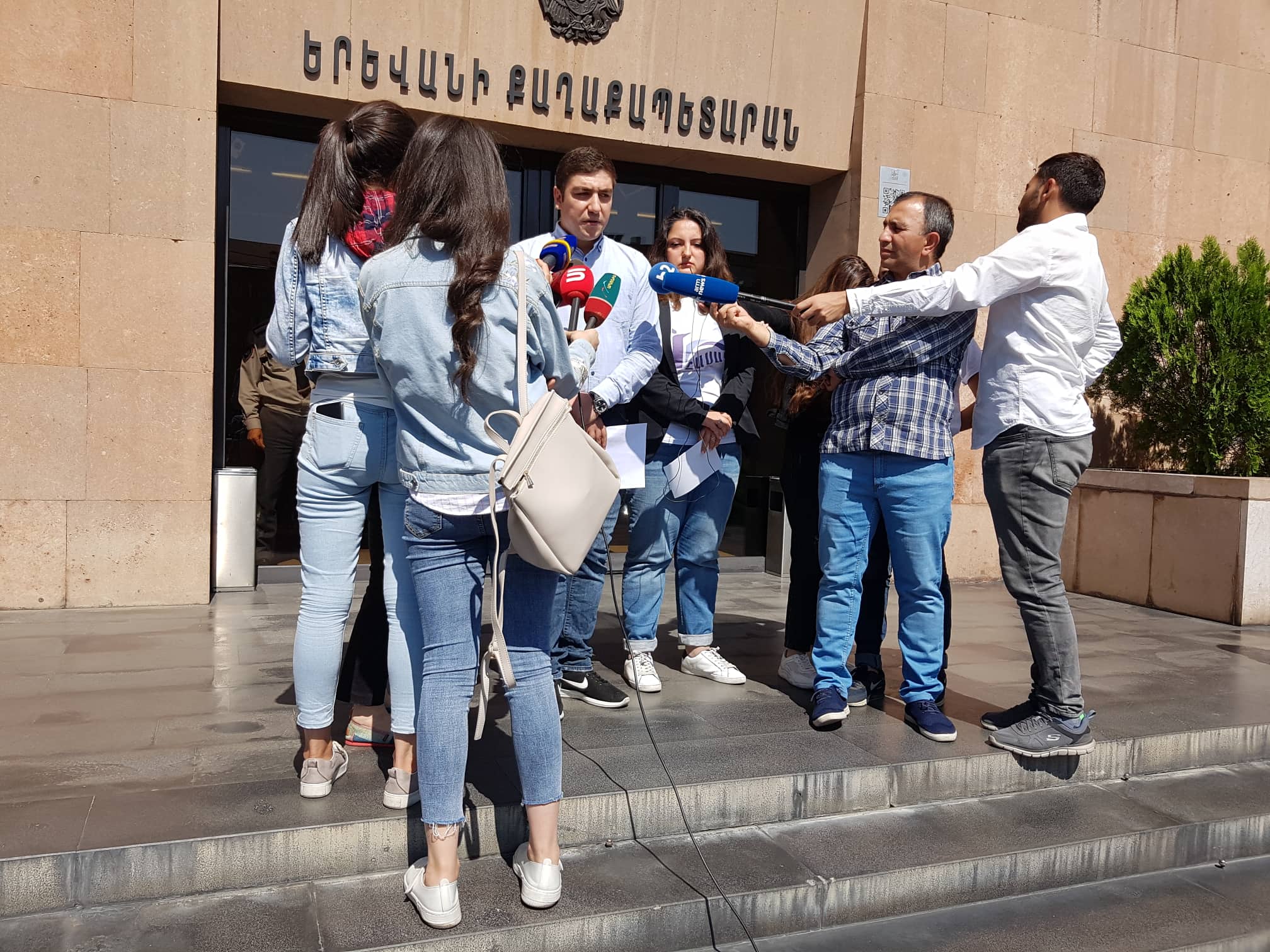 Мэр Еревана должен подать в отставку: мусорный кризис продолжает набирать обороты