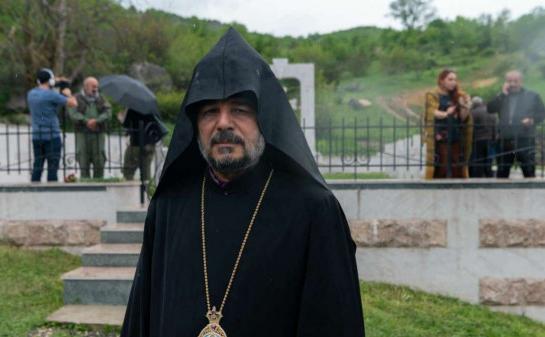 Он должен уйти