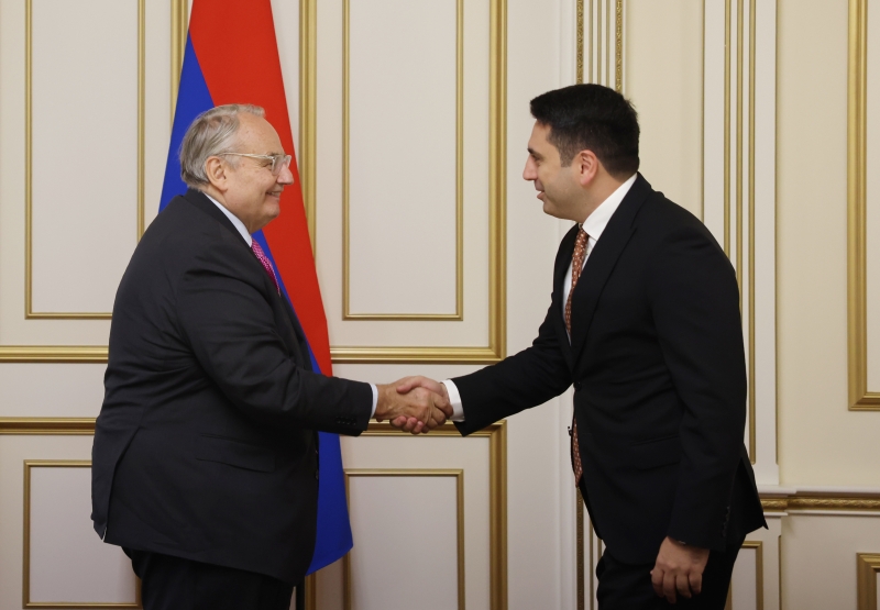 “Приехал передать Армении поддержку Франции”:  Бурланж - Симоняну