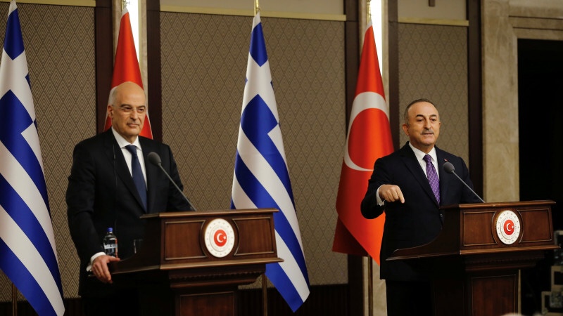 Главы МИД Турции и Греции поспорили на совместной пресс-конференции