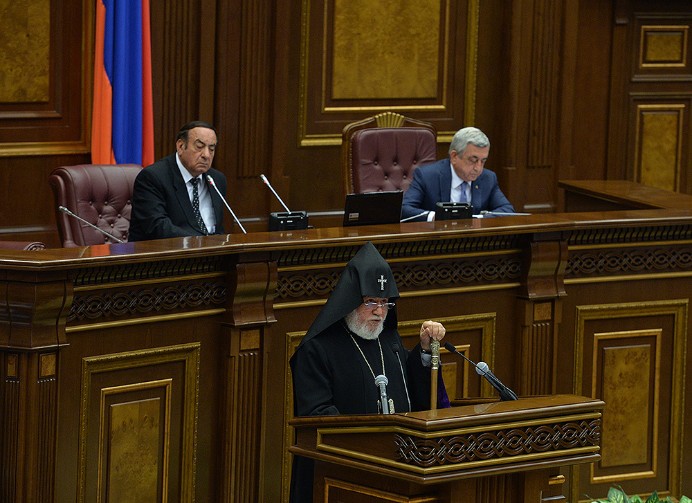 Укрепить общество и привести его к прогрессу: Католикос Всех Армян обратился к парламенту