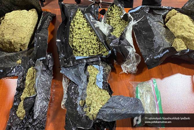 Почта из США: сотрудники КГД обнаружили 2,7 кг марихуаны 
