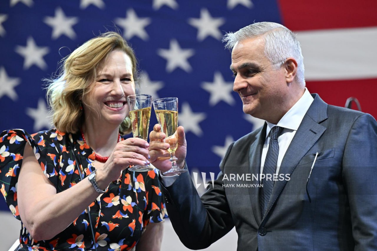 Посольство США в Армении приняло армянских коллег по случаю Дня независимости