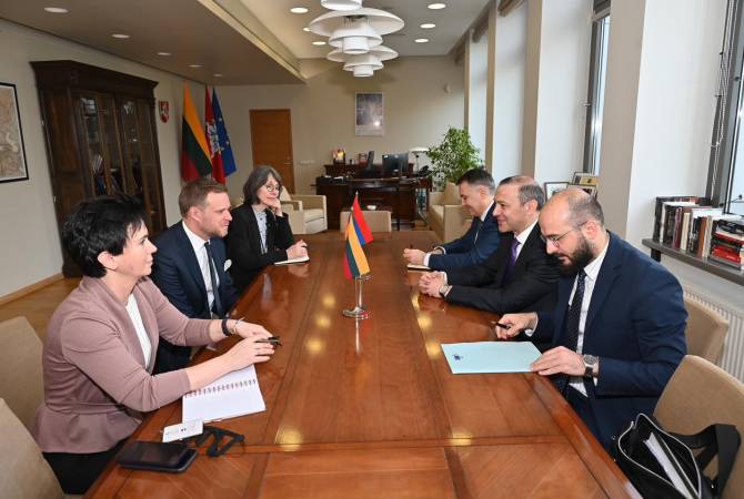 Секретарь Совбеза Армении встретился с главой МИД Литвы