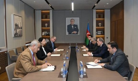Баку вновь предложил МККК осуществлять грузоперевозки по дороге Агдам-Степанакерт