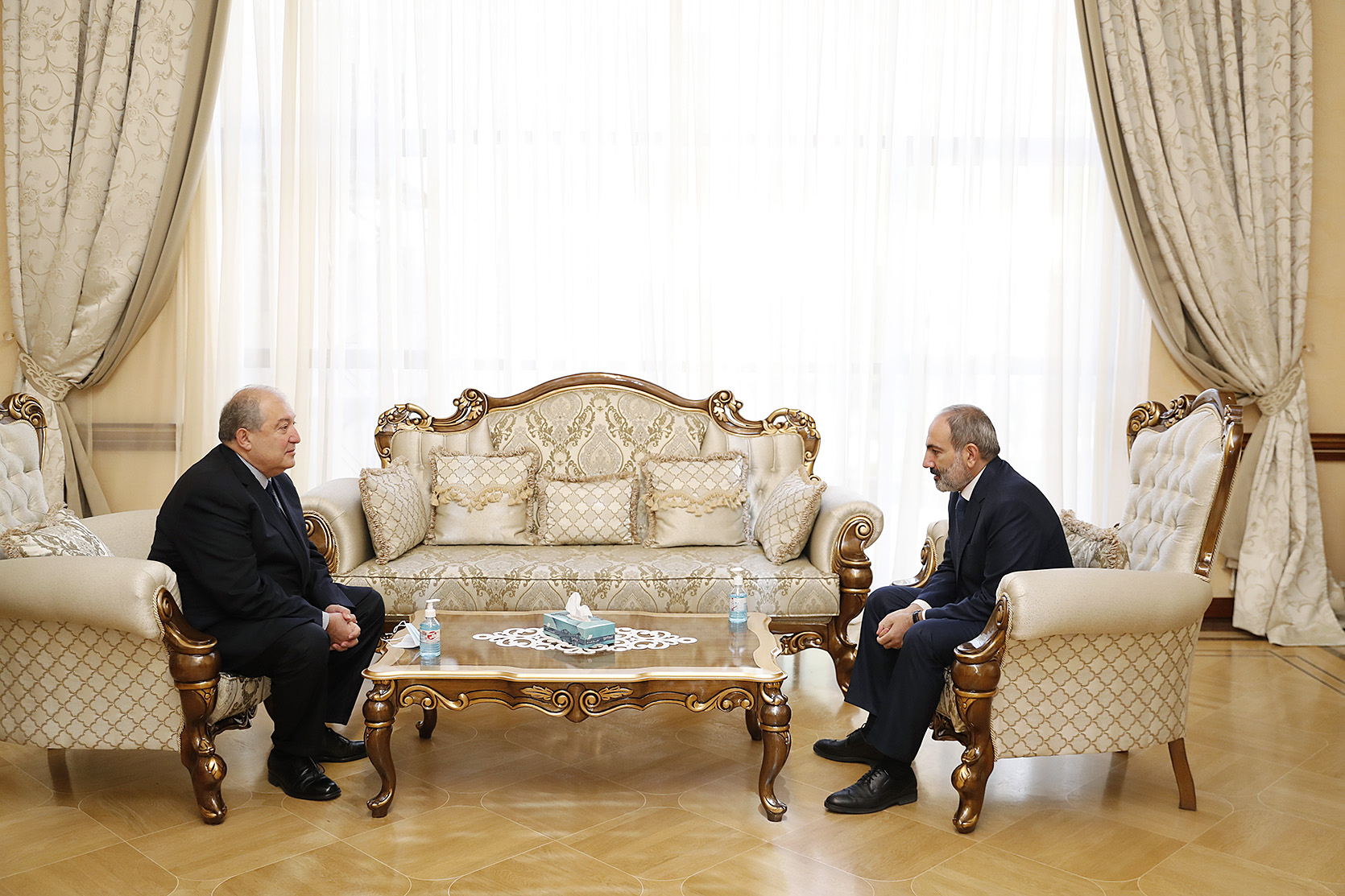 Президент Армен Саркисян встретился с премьером Николом Пашиняном  