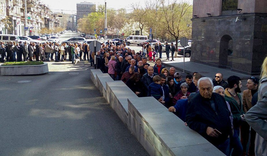 Более 10 тысяч человек приняли участие в Армении в выборах президента РФ
