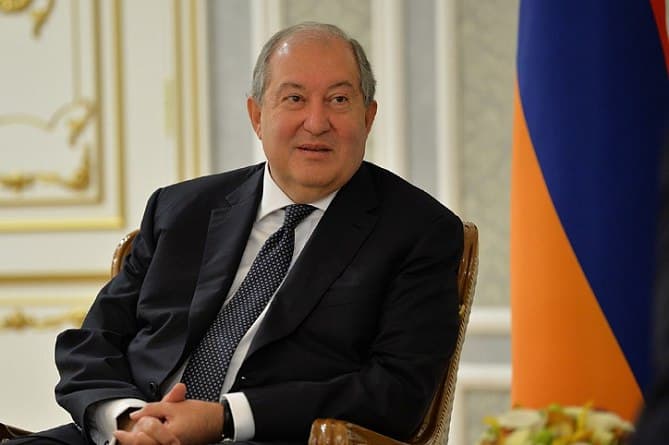 Президент Армении отбыл в Россию с частным визитом