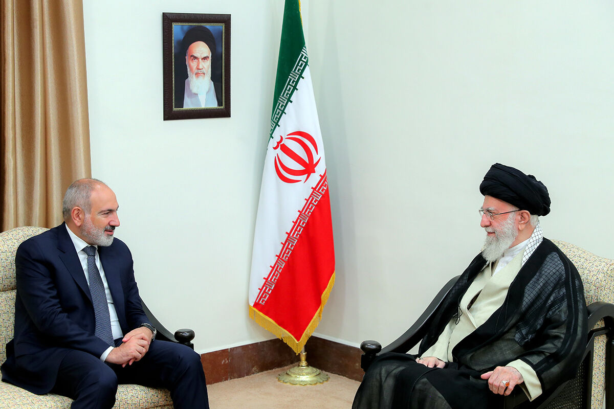 Без купюр: О чем говорил аятолла Хаменеи с Пашиняном 