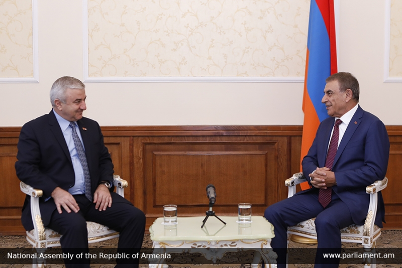Вопрос урегулирования карабахского конфликта постоянно в центре внимания парламента