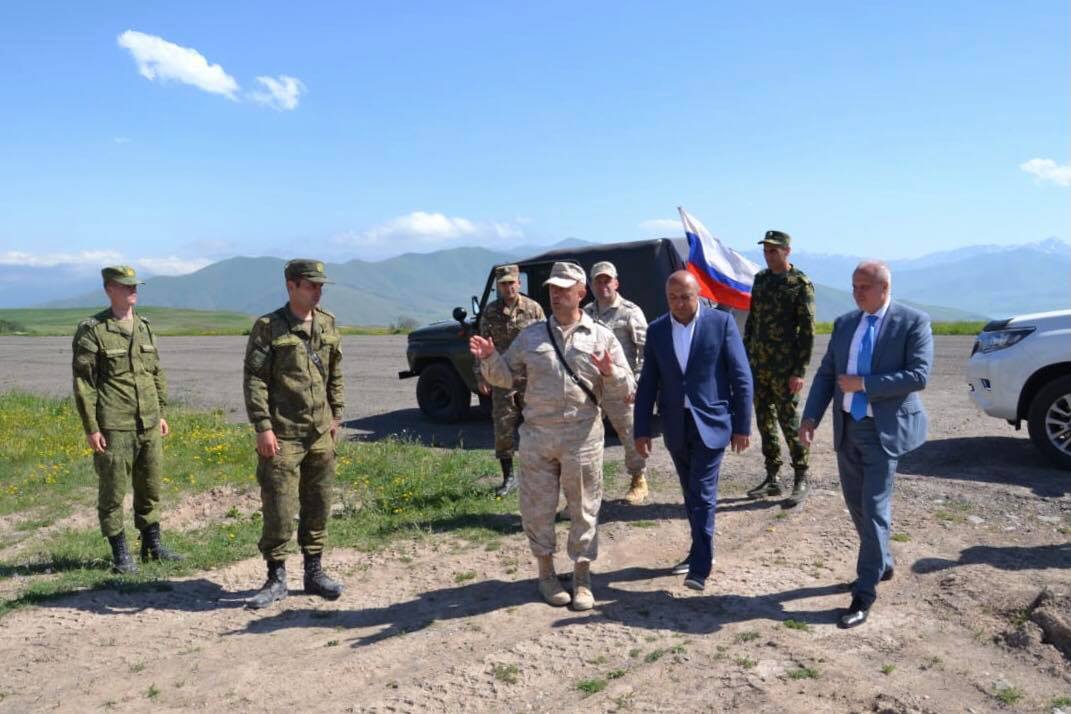 Посол России посетил отдельную группу 102-ой российской военной базы в Горисе