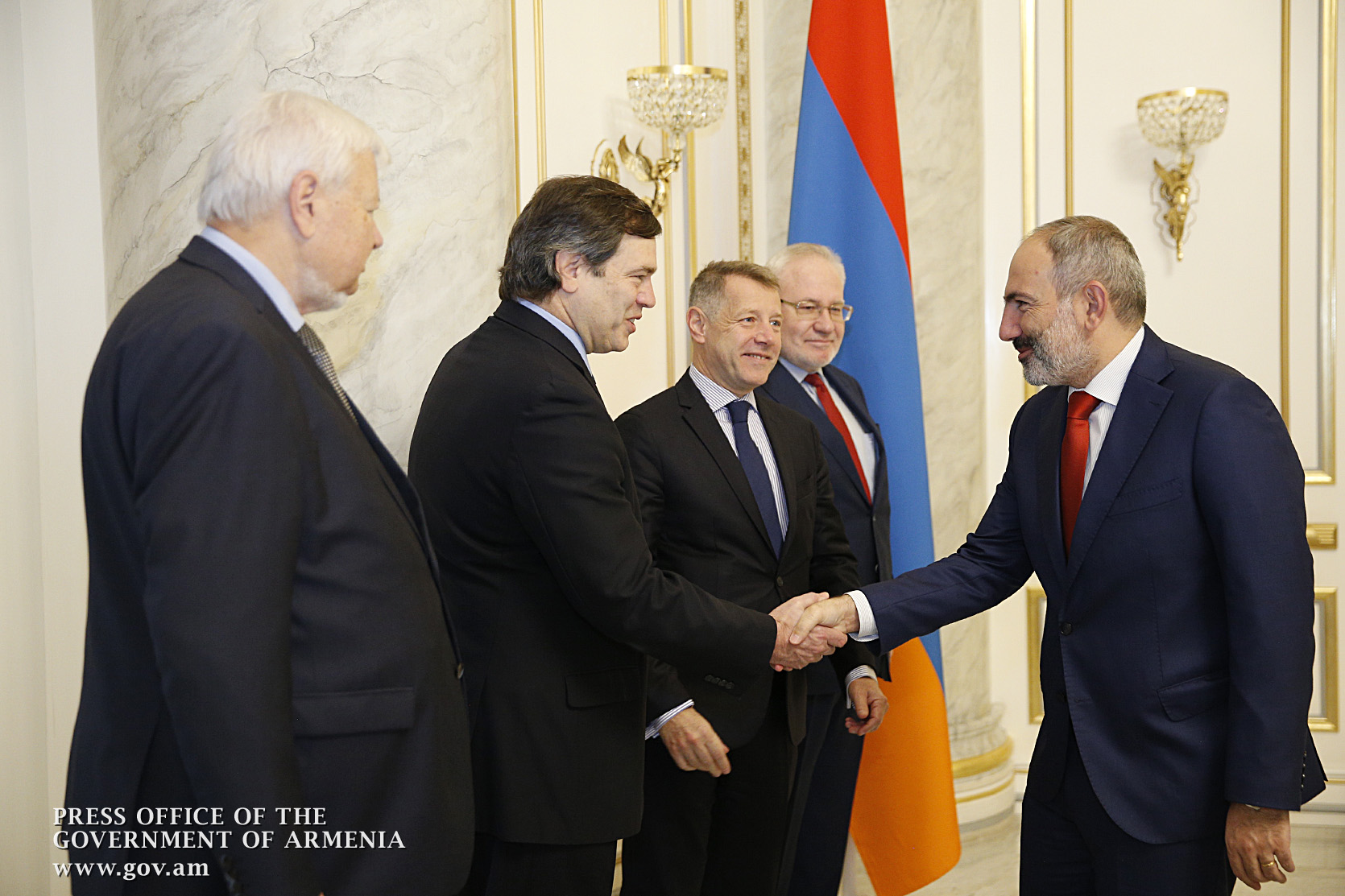 Пашинян и сопредседатели МГ ОБСЕ обсудили укрепление режима прекращения огня в Карабахе