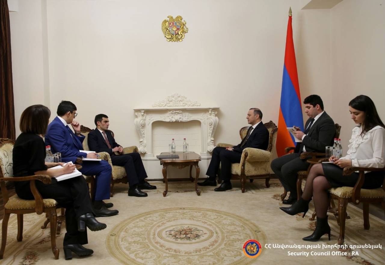 Министр ИД Арцаха встретился с секретарем Совета безопасности Армении