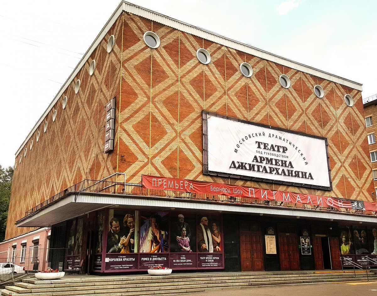 Театр Джигарханяна сменит название и репертуар 