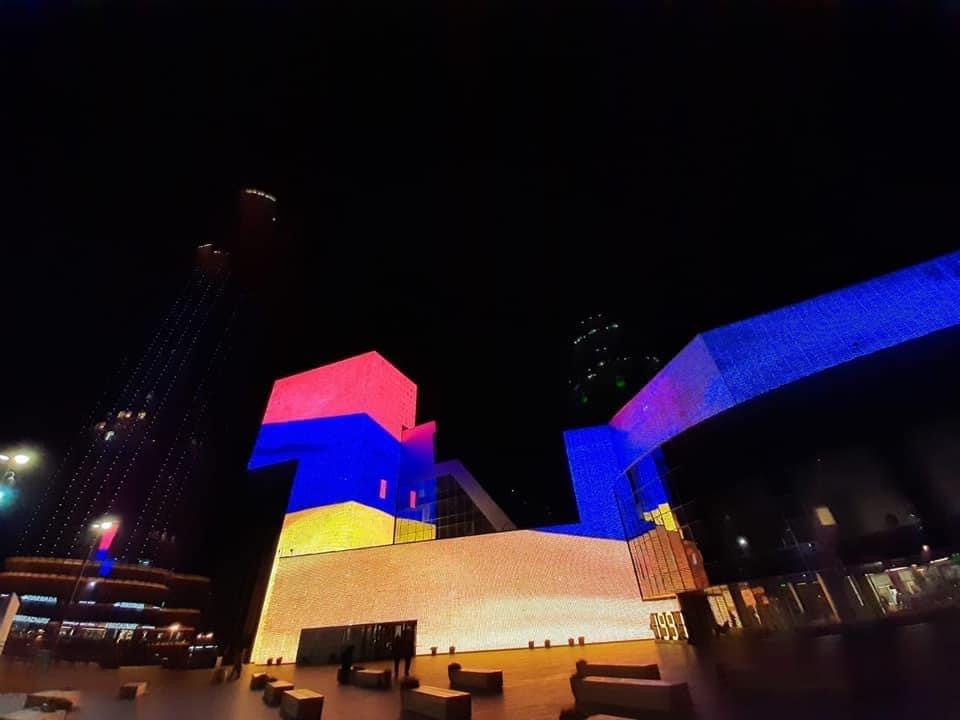 «Ельцин центр» и башня «Исеть» в Екатеринбурге окрасились в цвета армянского триколора