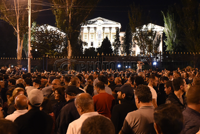 В Ереване протестующие предложили завтра начать акции неповиновения