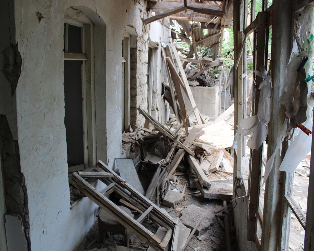 В Тавуше начали восстановливать дома, поврежденные в результате артобстрела 