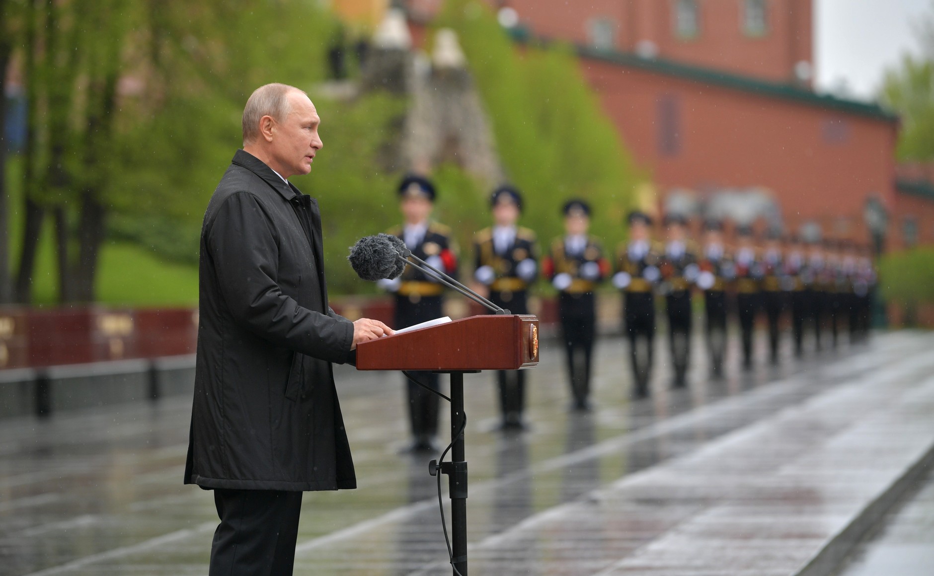 Это наша память и гордость: Лидер России поздравил граждан страны с Днем Победы