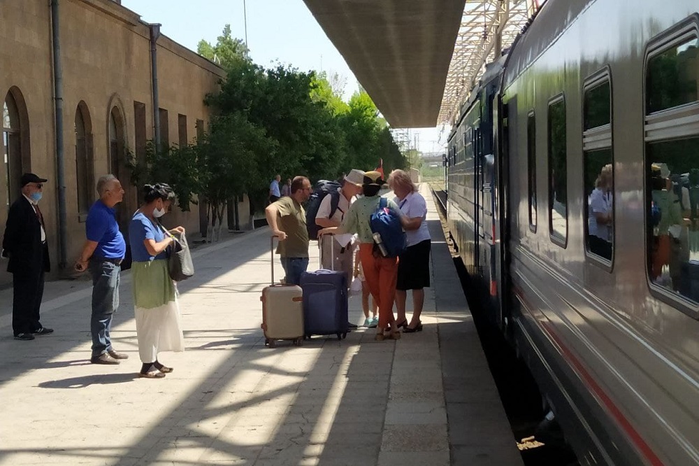 Трое пассажиров рейса Ереван-Батуми были сняты с поезда грузинскими властями - ЮКЖД 