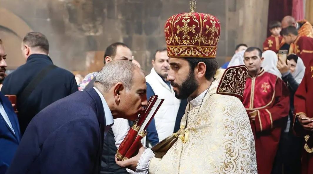 После фальшивой литургии Пашинян вернулся крайне раздражённым