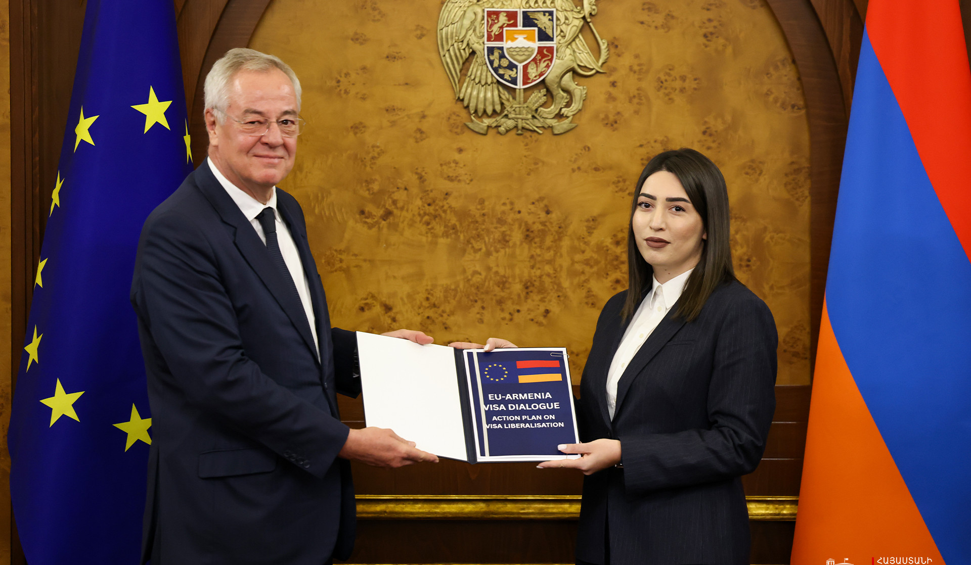 ЕС передал Армении план действий по либерализации визового режима