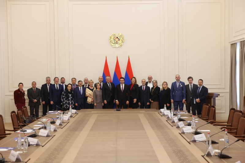 Ալեն Սիմոնյանը դեսպանների ուշադրությունն է հրավիրել Ադրբեջանում գտնվող գերիների խնդրին