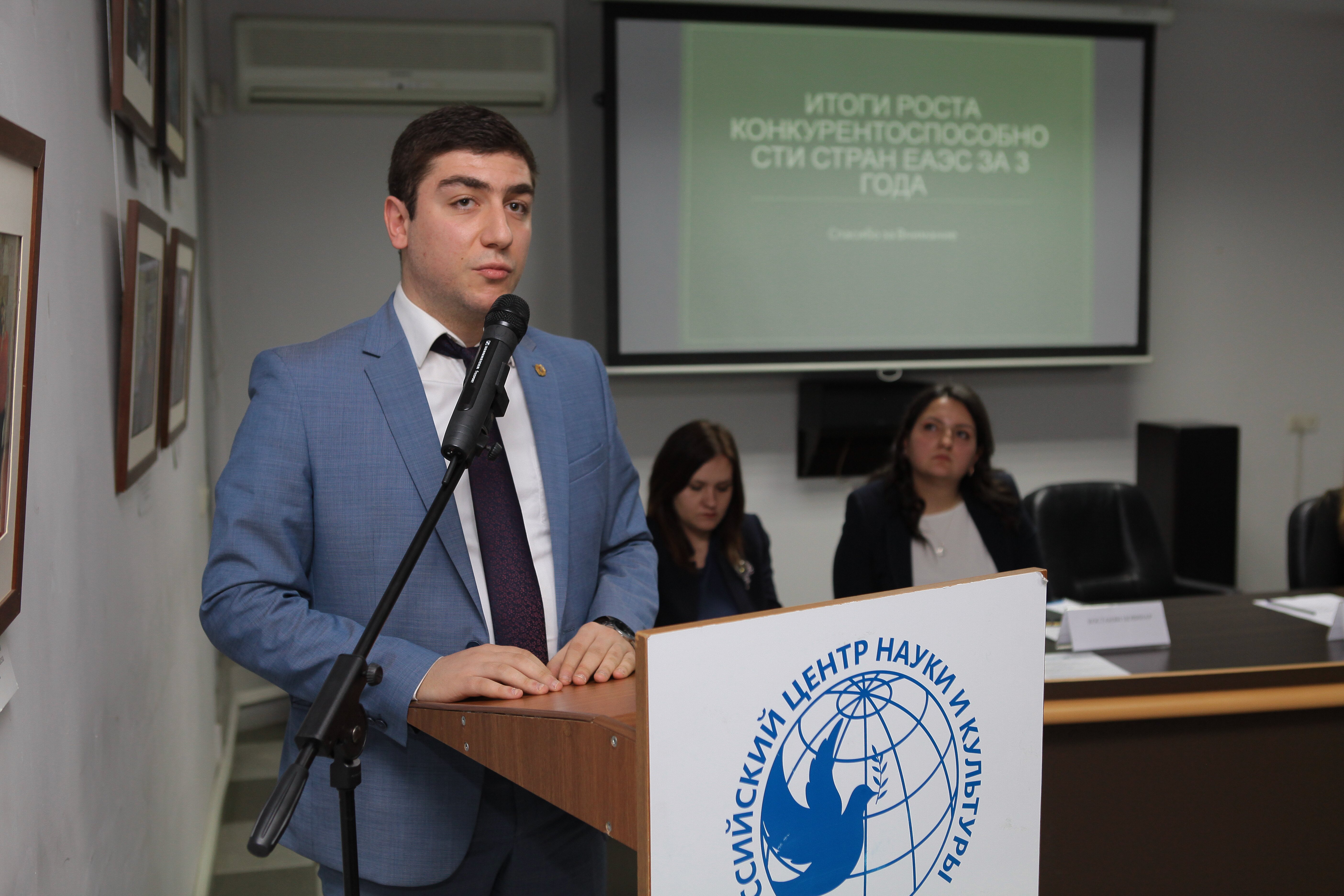 Молодежь считает, что вступление Армении в ЕАЭС дало мощный импульс республике - опрос