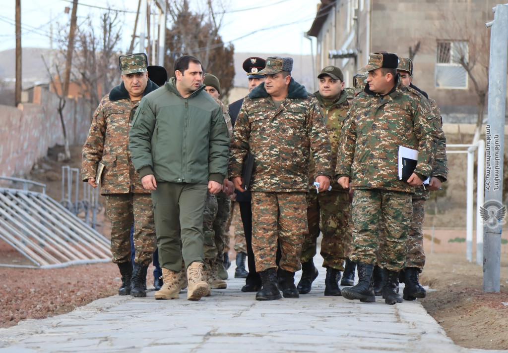 Министр обороны Армении побывал в ряде воинских частей на южном направлении