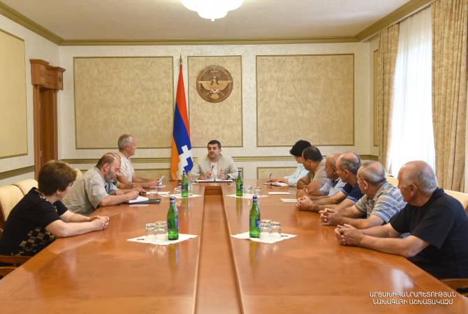 Президент Арцаха встретился с родственниками погибших военнослужащих