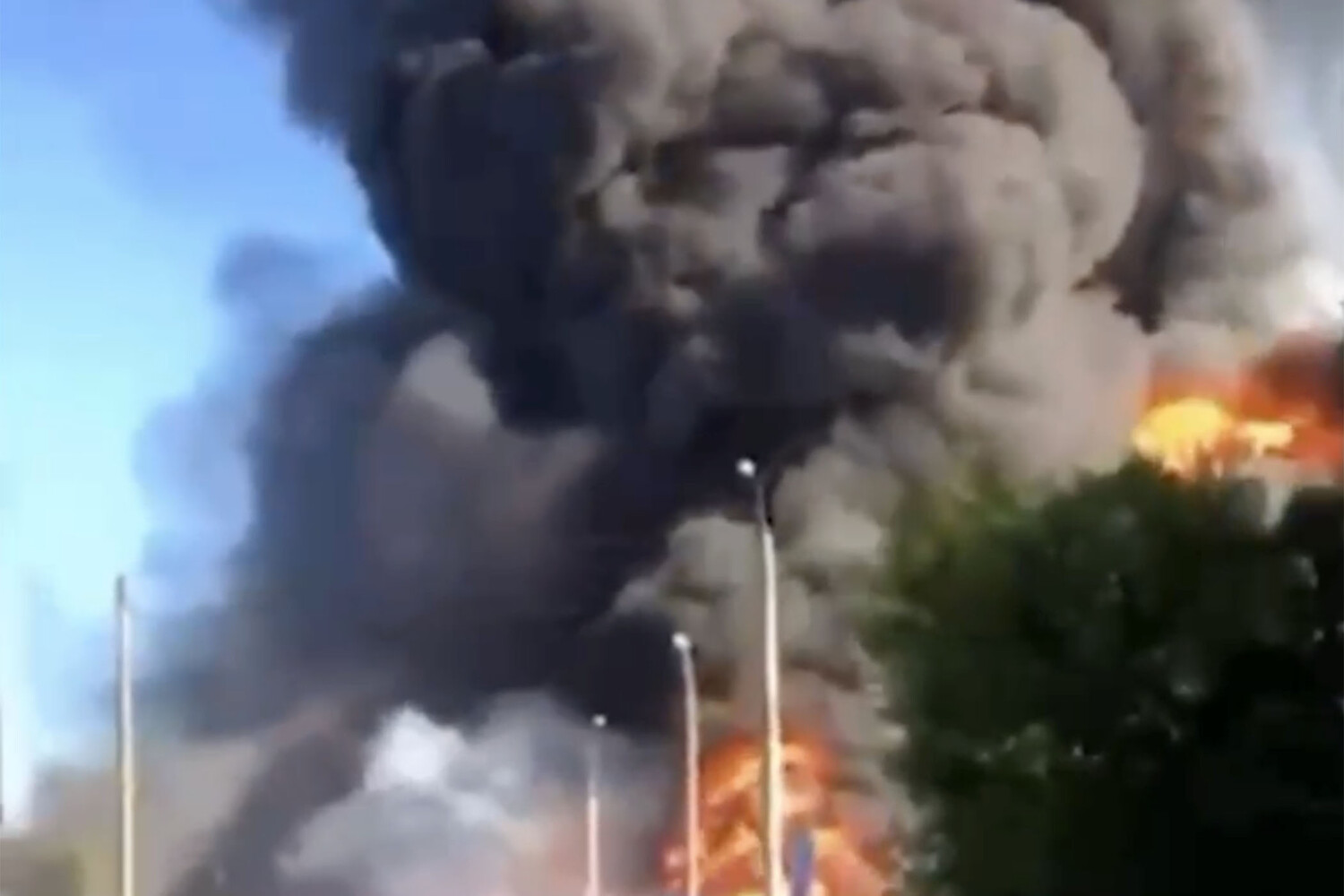  Число жертв взрыва на топливном складе в Степанакерте увеличилось до 170 человек  