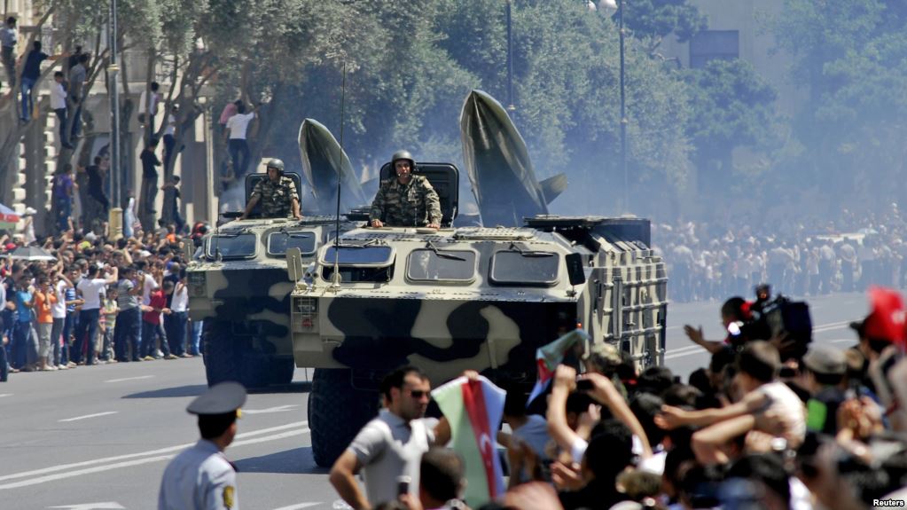 Азербайджан увеличивает военный бюджет и начинает учения
