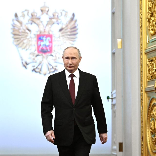 Владимир Путин поздравил зарубежных лидеров с предстоящим Днем Победы