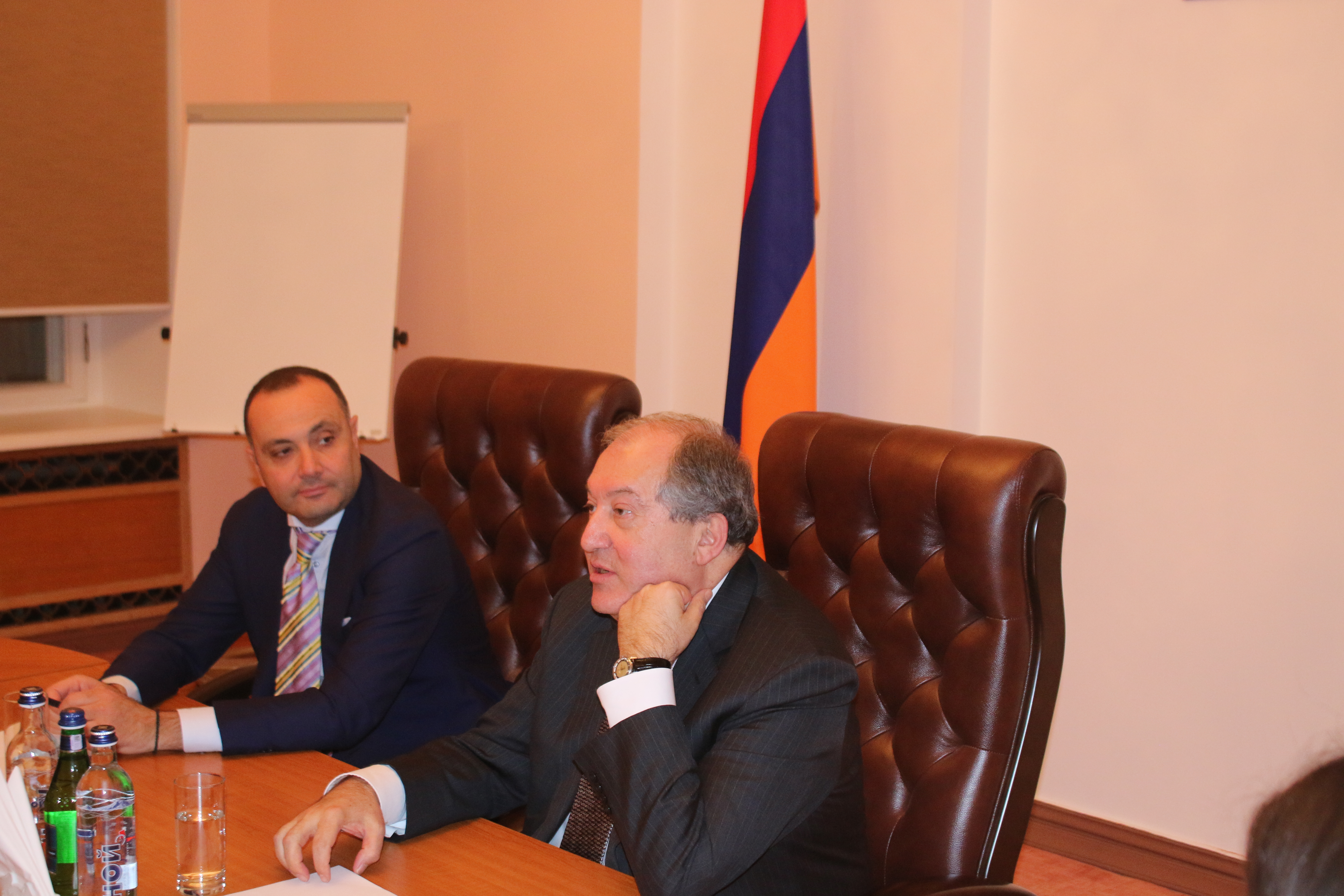 Армена Саркисян в Москве: вместе с послом Армении встретился с армянскими студентами