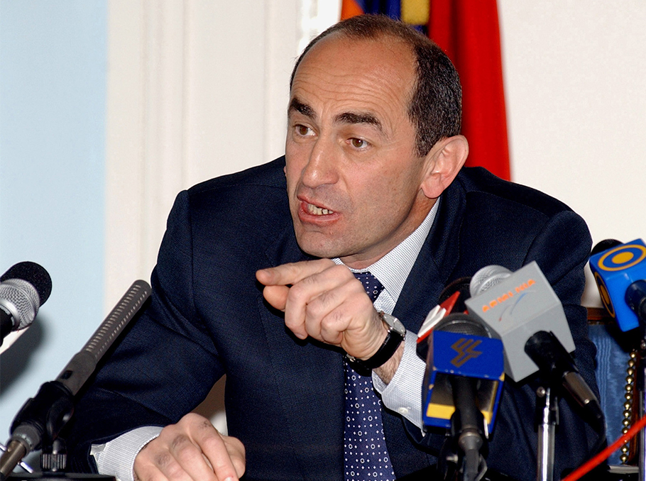 Роберт Кочарян в «большой политике» новой Армении: ставка на страх и кризис