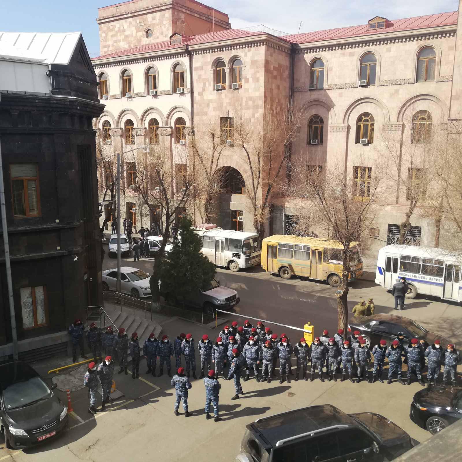 С утра офис РПА окружен силовиками: Ашотян предупреждает - восстание близко...