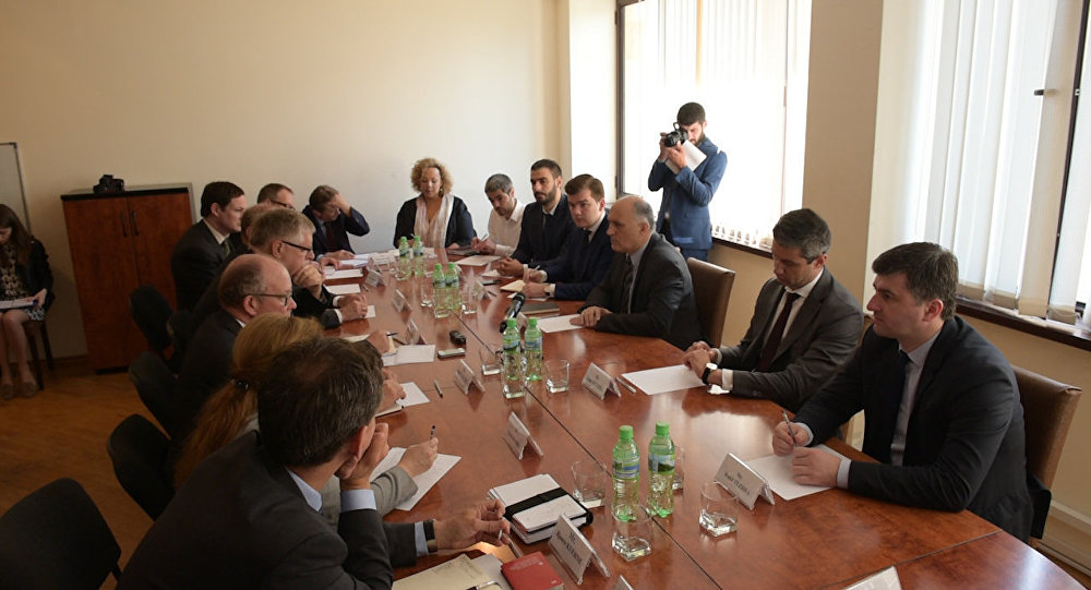 Тбилиси недоволен визитом Зальбера в Цхинвал: посла ЕС в Грузии вызвали на ковер в МИД