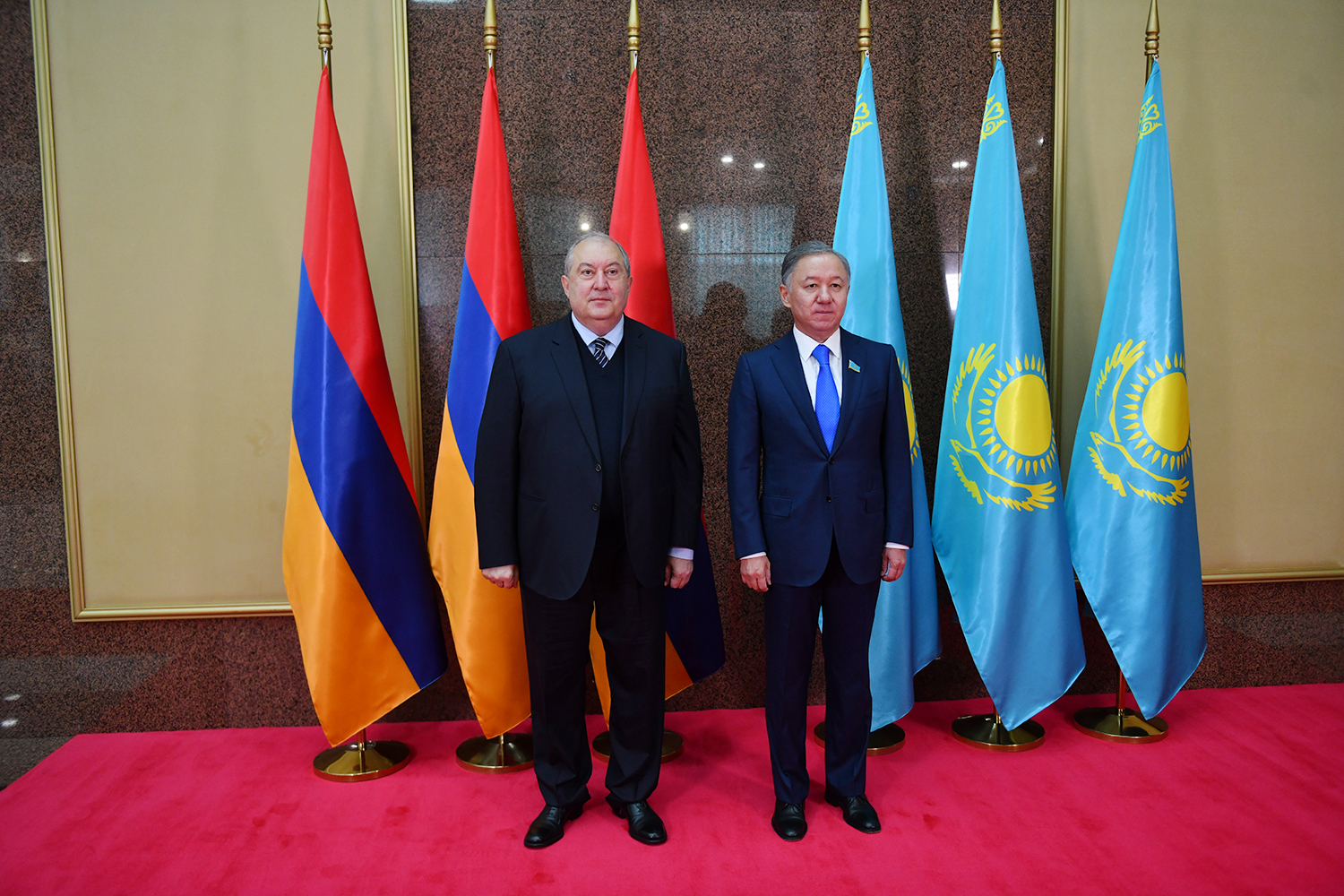 Армен Саркисян и Нурлан Нигматулин обсудили повестку дня многосторонних отношений