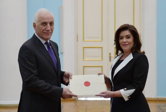 Новоназначенный посол Албании вручила верительные грамоты президенту Армении