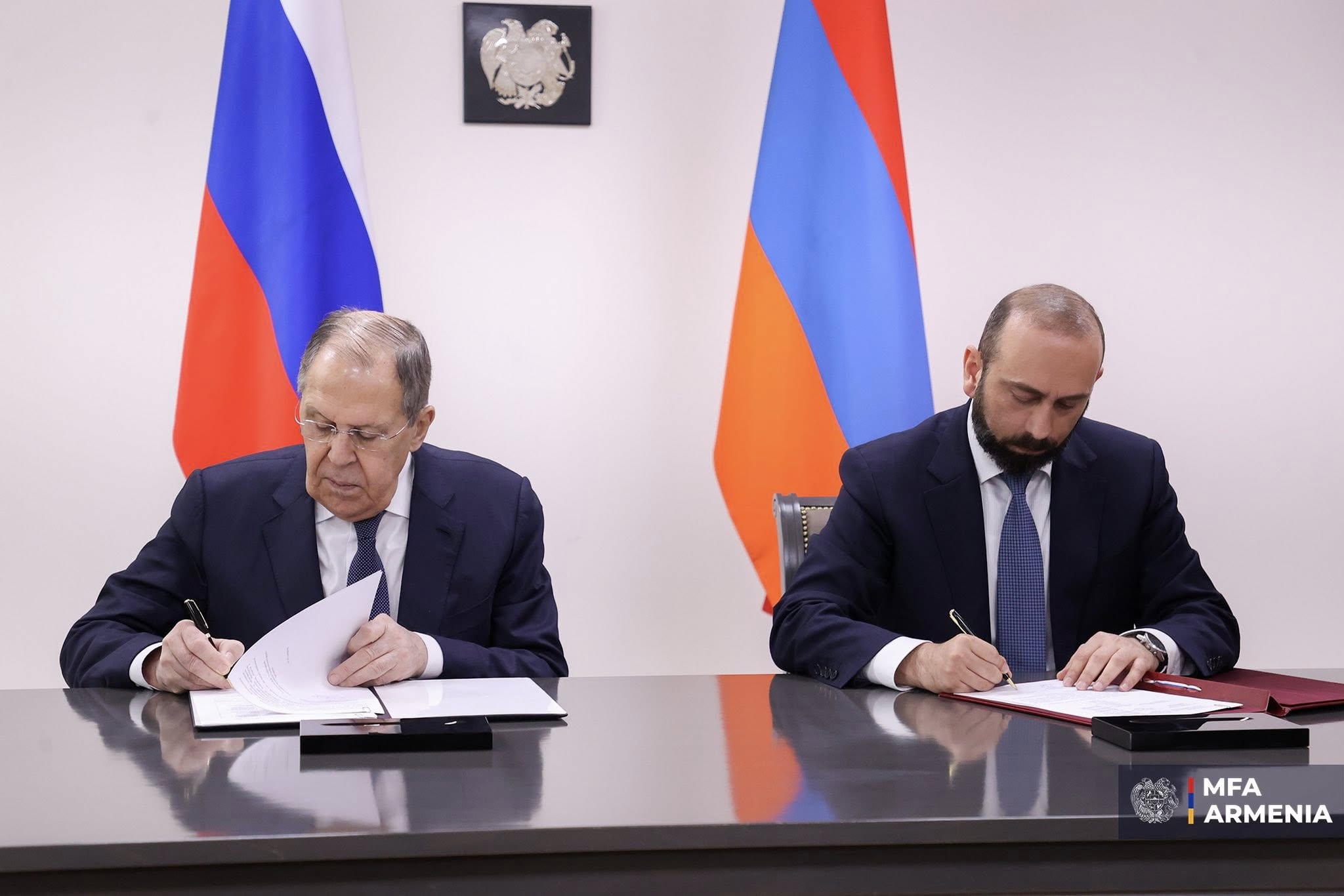 Главы МИД подписали План консультаций между на 2025–2026 годы
