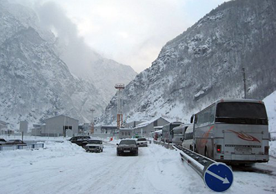 Автодорога Степанцминда-Ларс закрыта из-за снежной бури