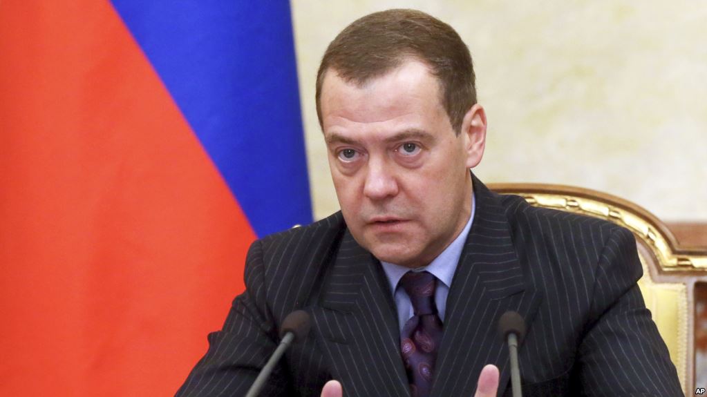 Медведев: новые антироссийские санкции можно будет назвать объявлением экономической войны
