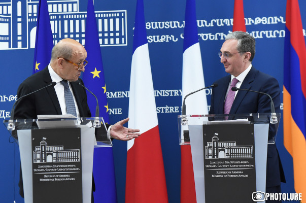 Франция будет рядом с Арменией и помогать ей строить демократию - глава МИД