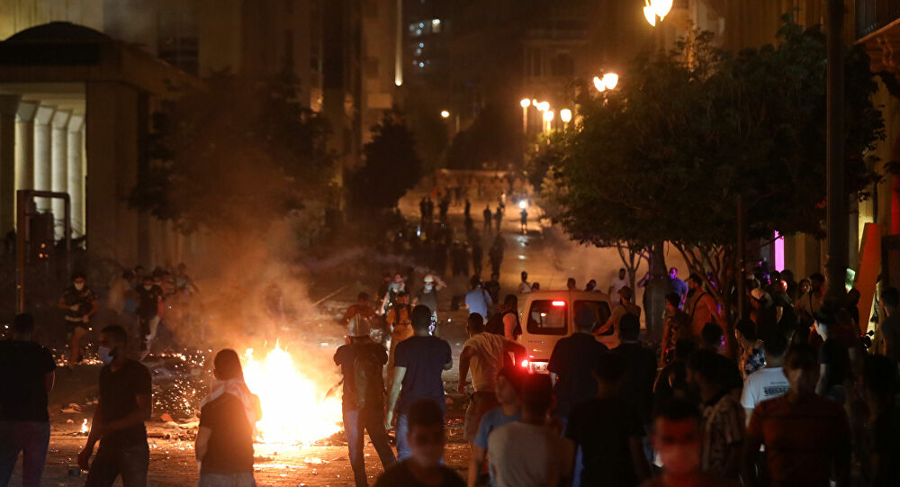 В Бейруте прошли антиправительственные протесты с требованием отставки правительства