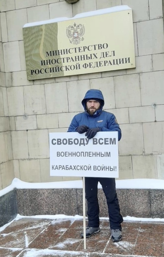 Тоноян о пикетах в Москве: Акция бессрочная, пока Баку наших пленных не вернет домой