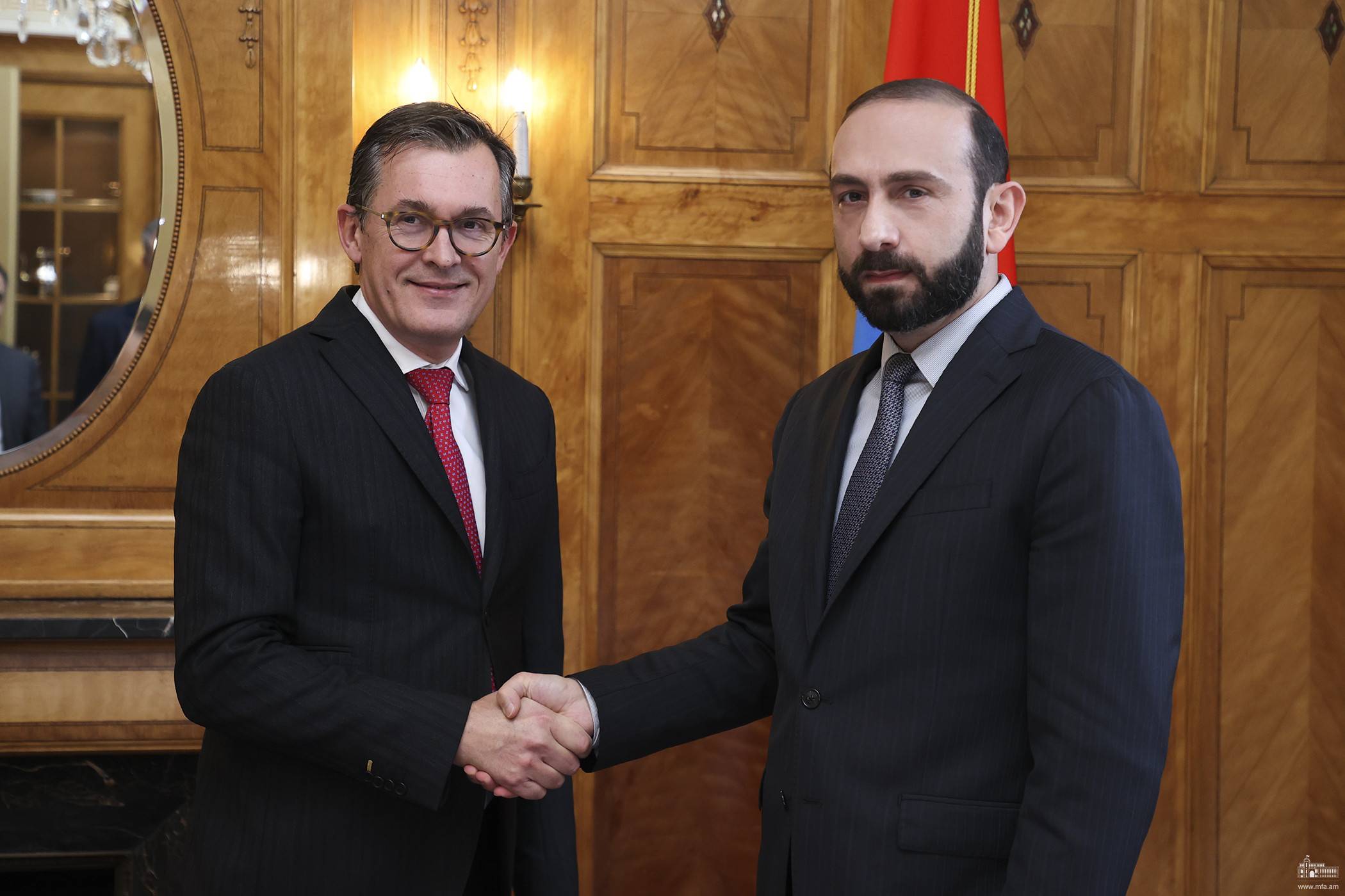 Мирзоян и сопредседатель МГ от Франции обсудили вопросы армянских военнопленных
