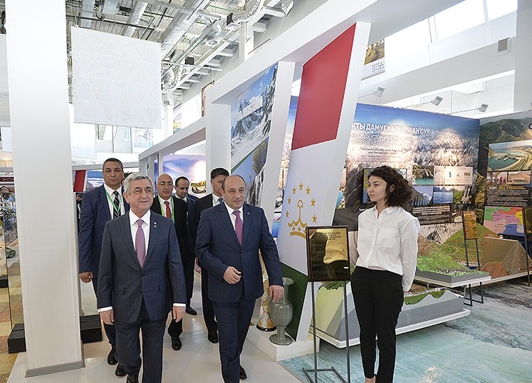 Президент Серж Саргсян посетил армянский павильон 