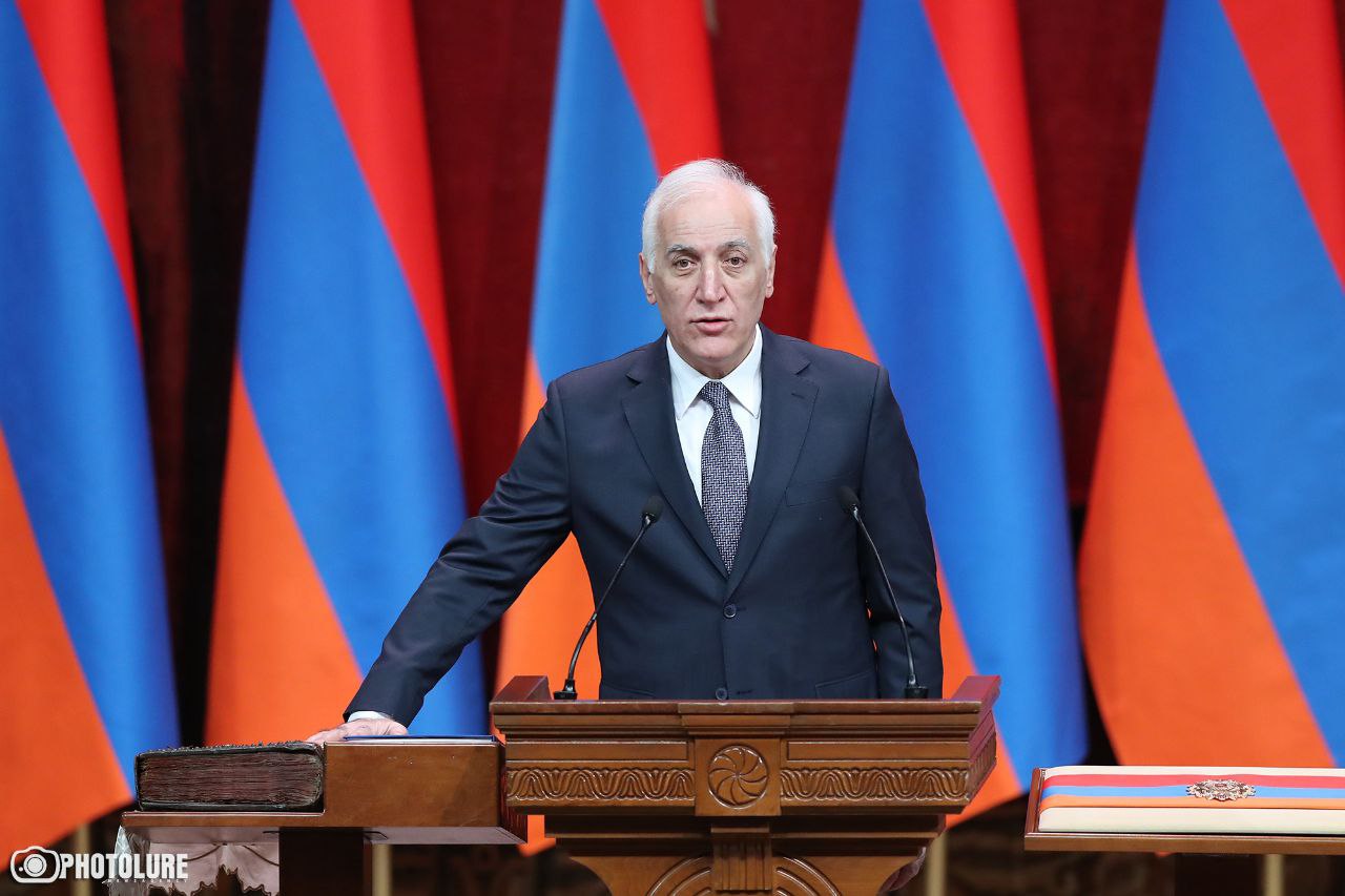 Новоизбранный пятый президент Армении вступил в должность