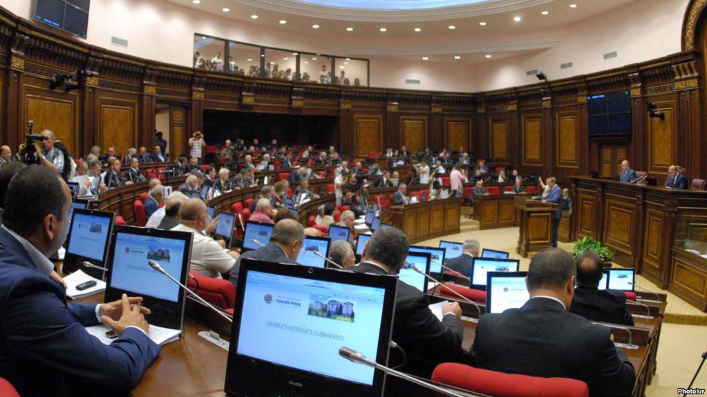 Парламент создаст комиссию в связи с делом о прослушке телефонного разговора СНБ и ССС